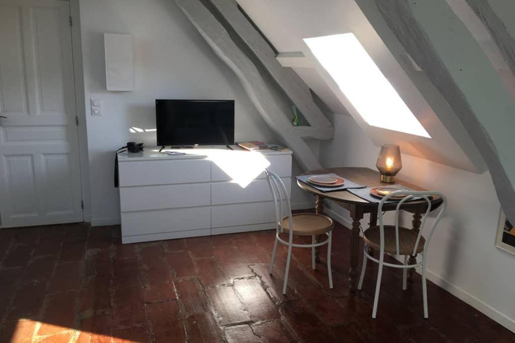 Tonnerre Grand Studio De Charme Au Coeur De La Ville Ngoại thất bức ảnh